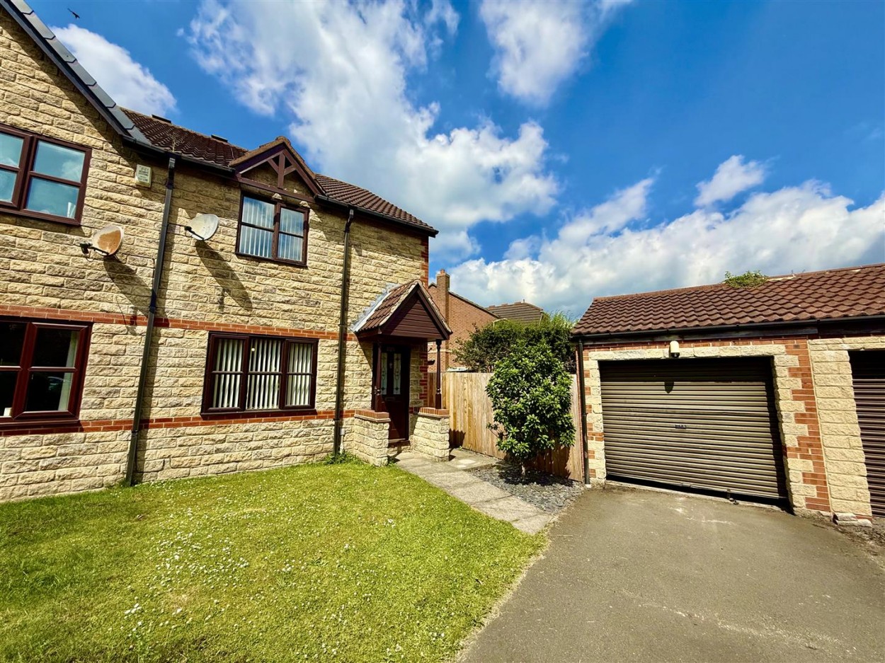 3 bedroom Detached house Under Offer