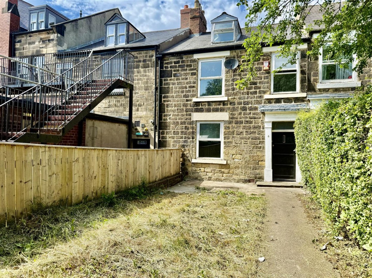 3 bedroom Terraced bungalow To Let