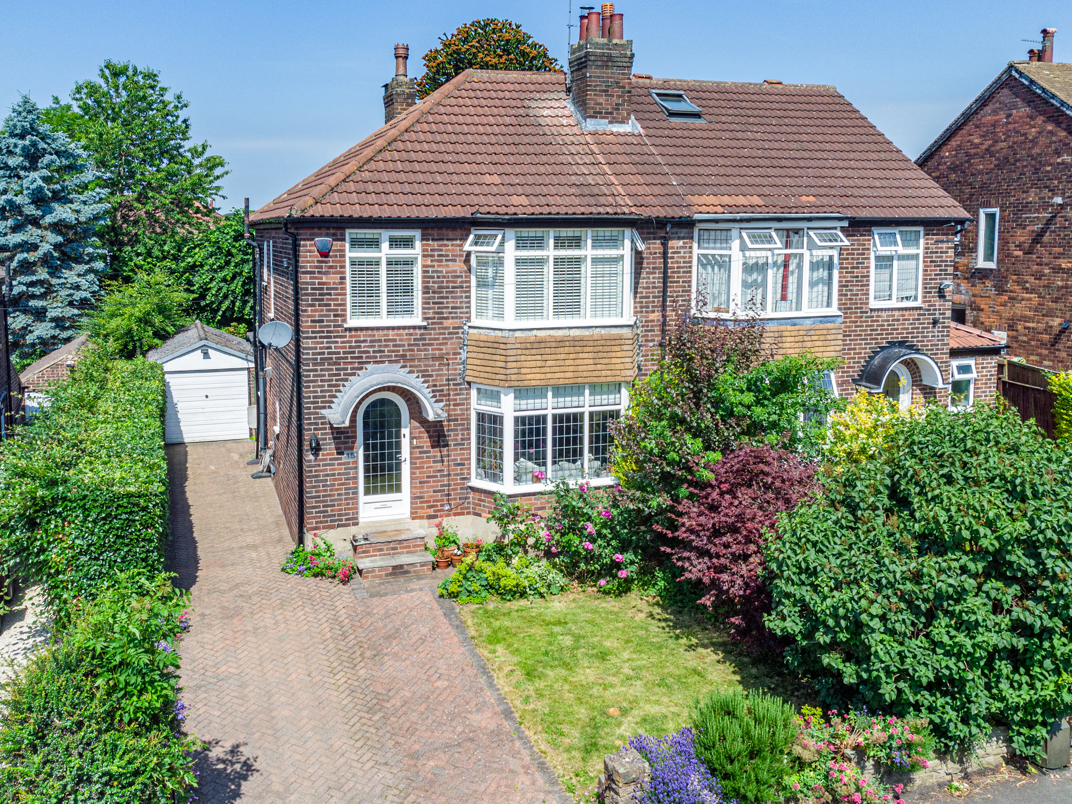 3 bedroom Semi-detached house Under Offer