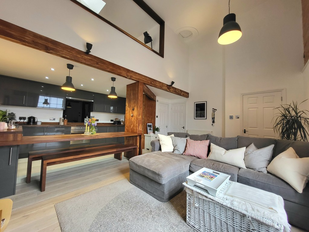 2 bedroom Flat share To Let