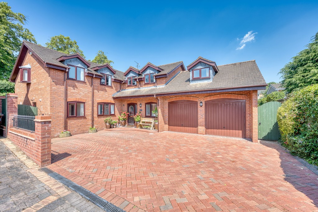 6 bedroom Detached house For Sale