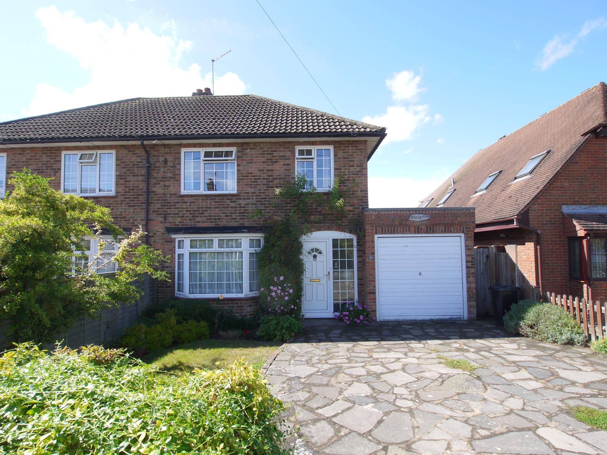3 bedroom Semi-detached house Sold