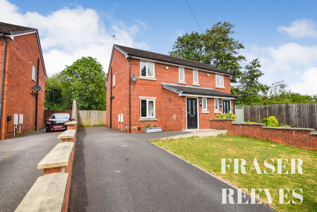3 bedroom Semi-detached house To Let