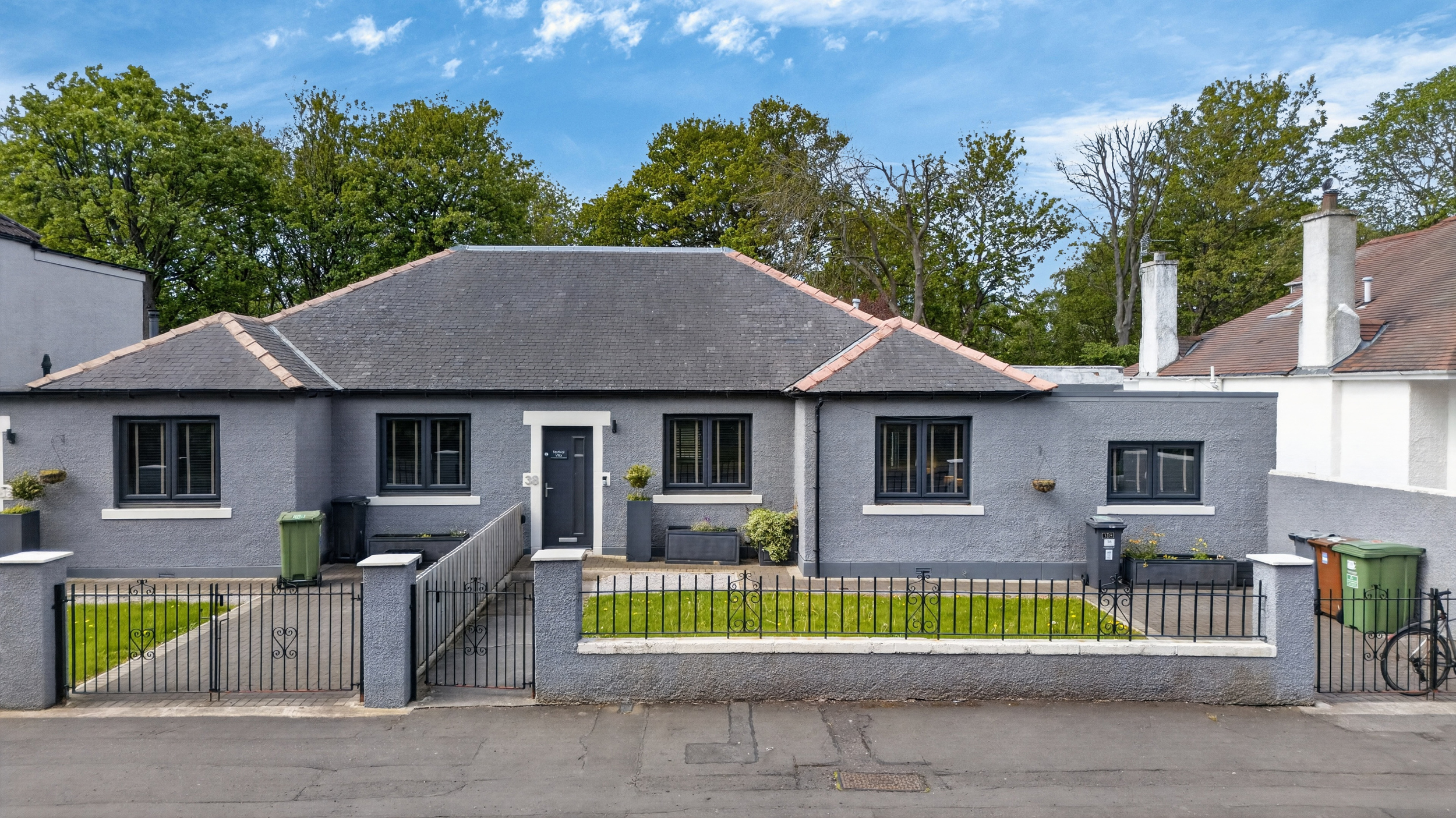 3 bedroom Detached bungalow For Sale