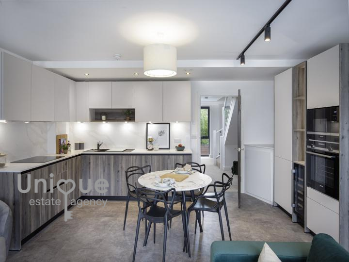 2 bedroom Flat share To Let