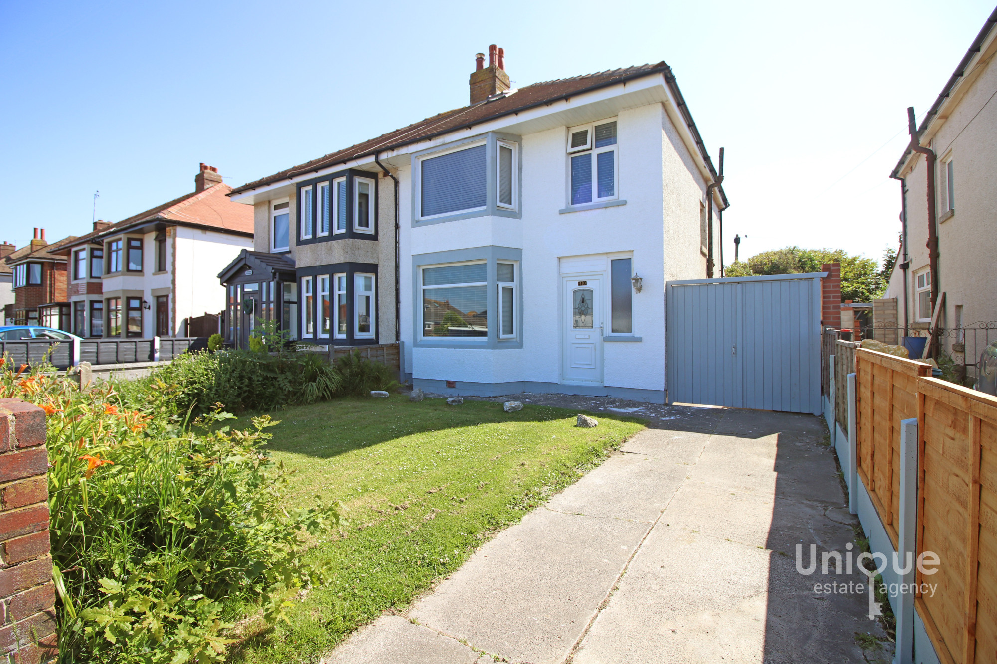 3 bedroom Semi-detached house For Sale