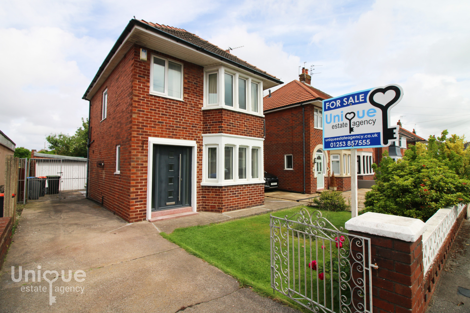 3 bedroom Link detached house Under Offer
