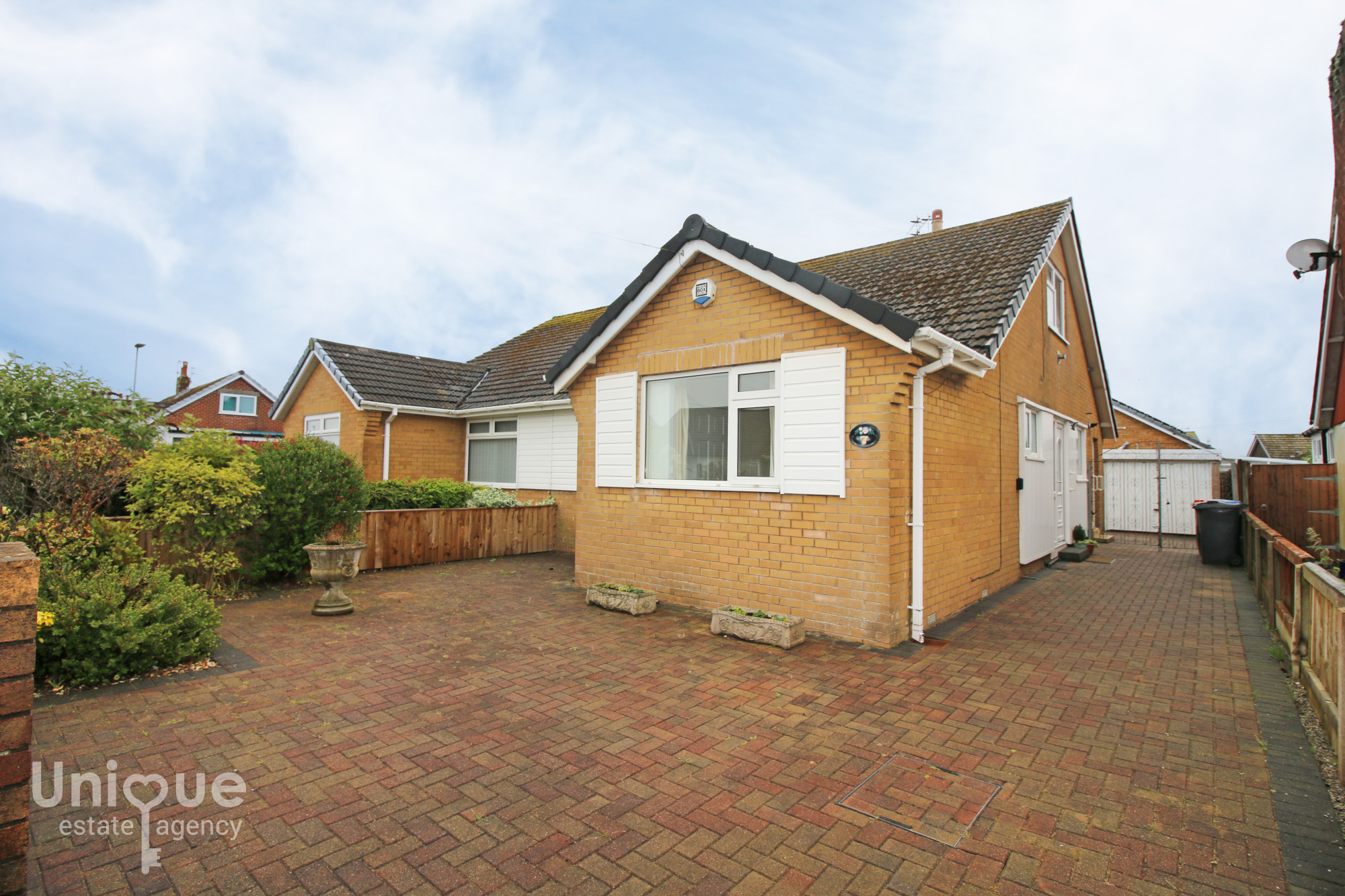 3 bedroom Link detached house For Sale