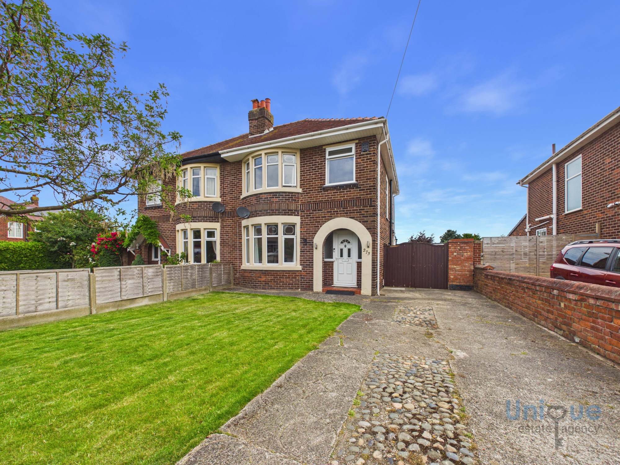 3 bedroom Semi-detached house For Sale