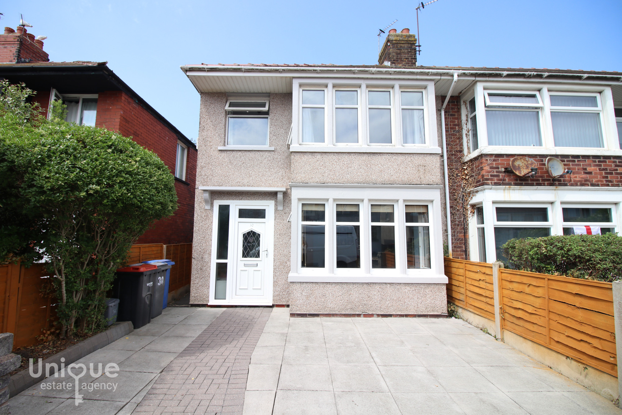 3 bedroom End of terrace house Under Offer