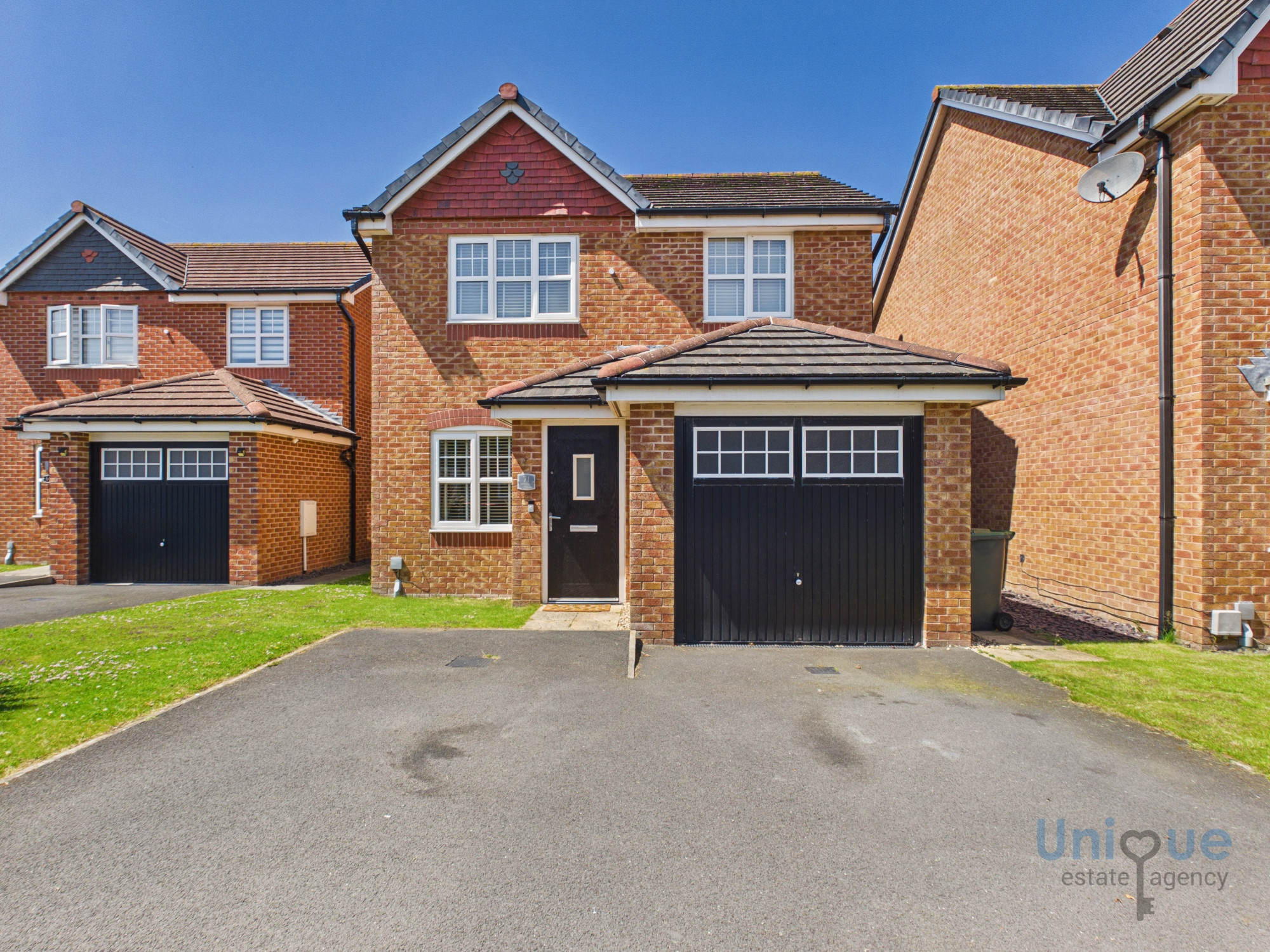 3 bedroom Detached house Under Offer