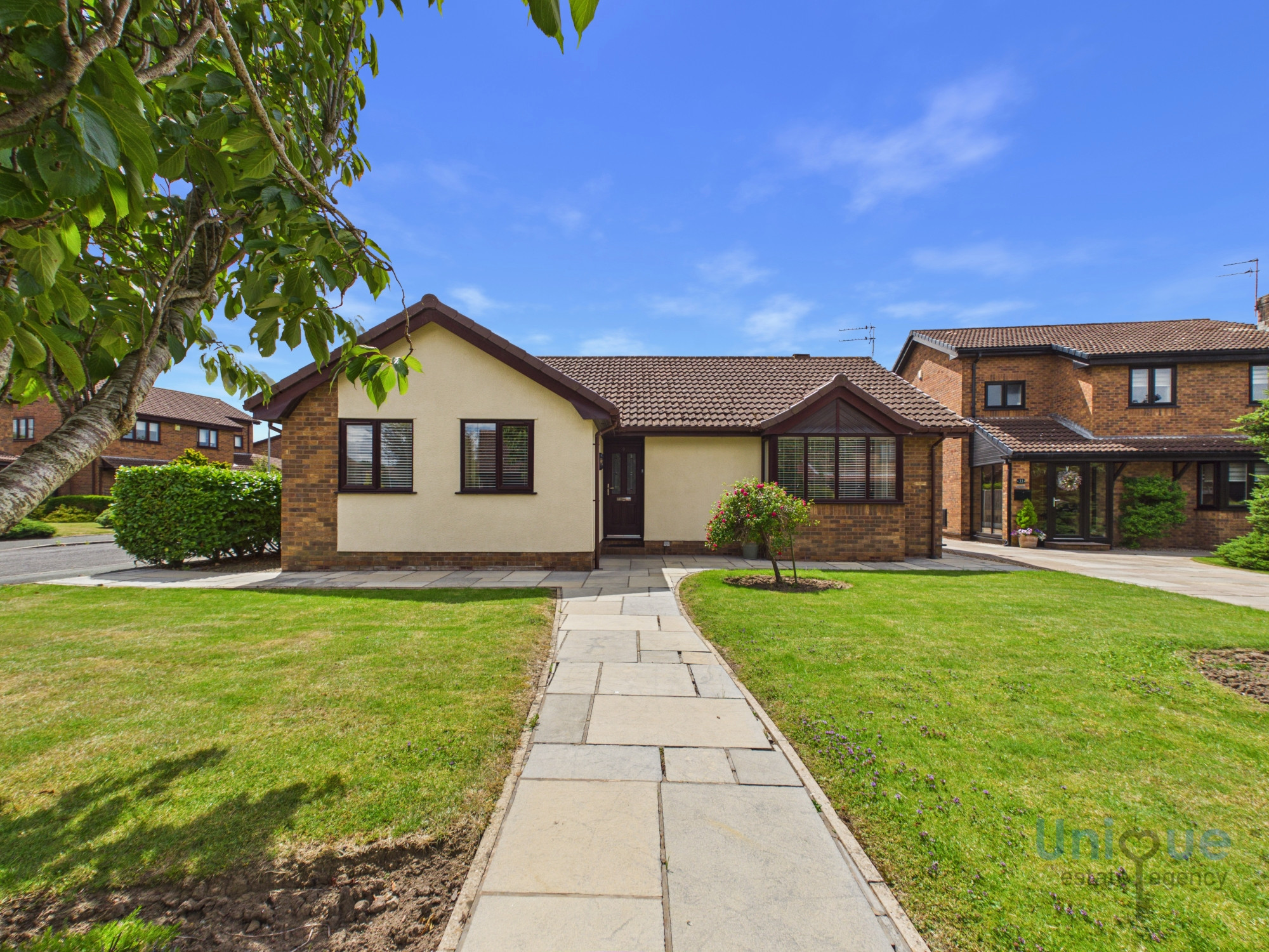 3 bedroom Detached house Under Offer