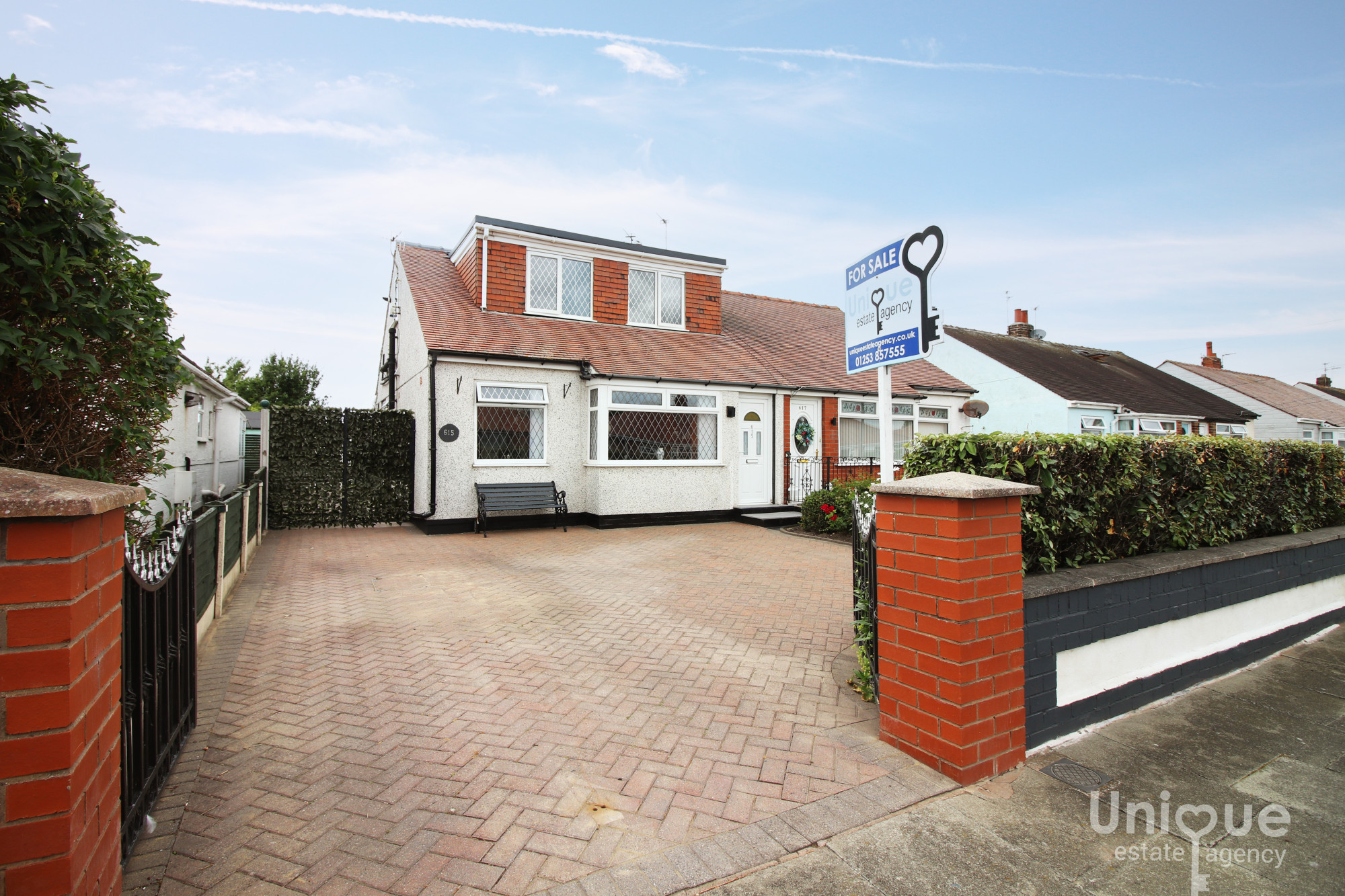 3 bedroom Detached house For Sale