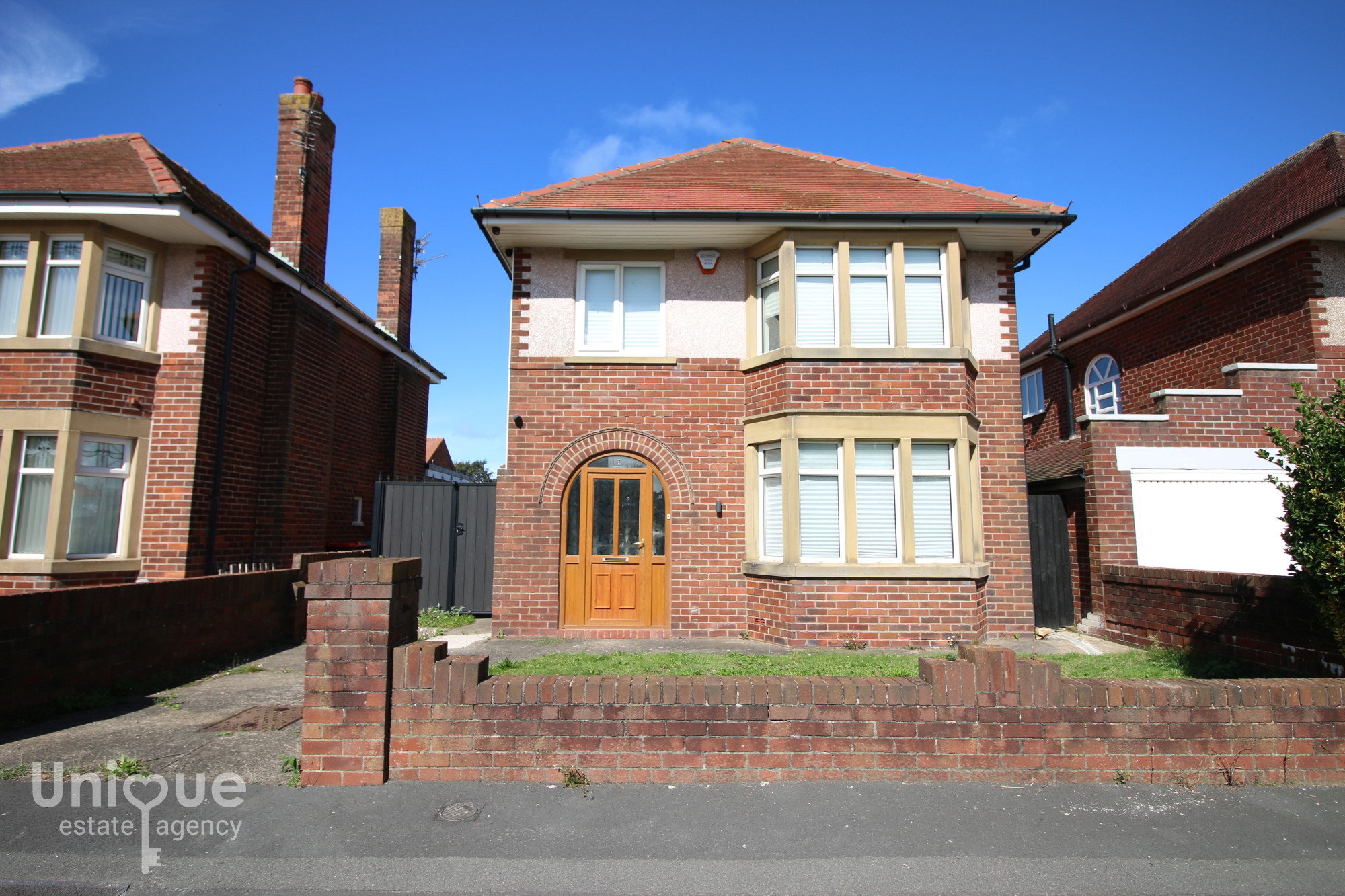 3 bedroom Detached house For Sale