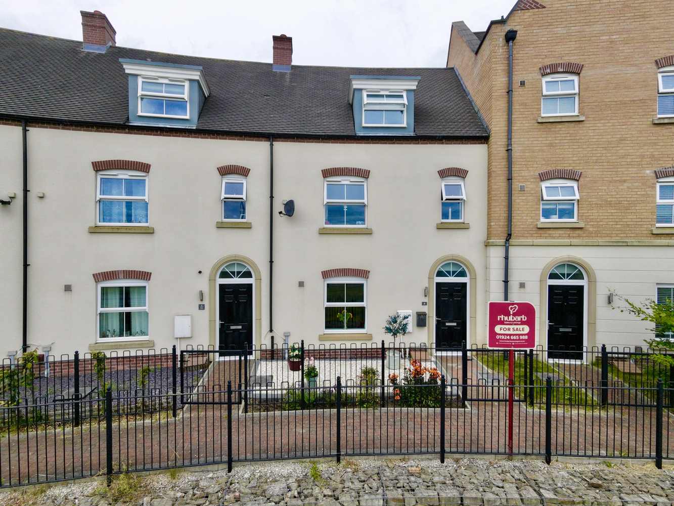 4 bedroom Town house For Sale