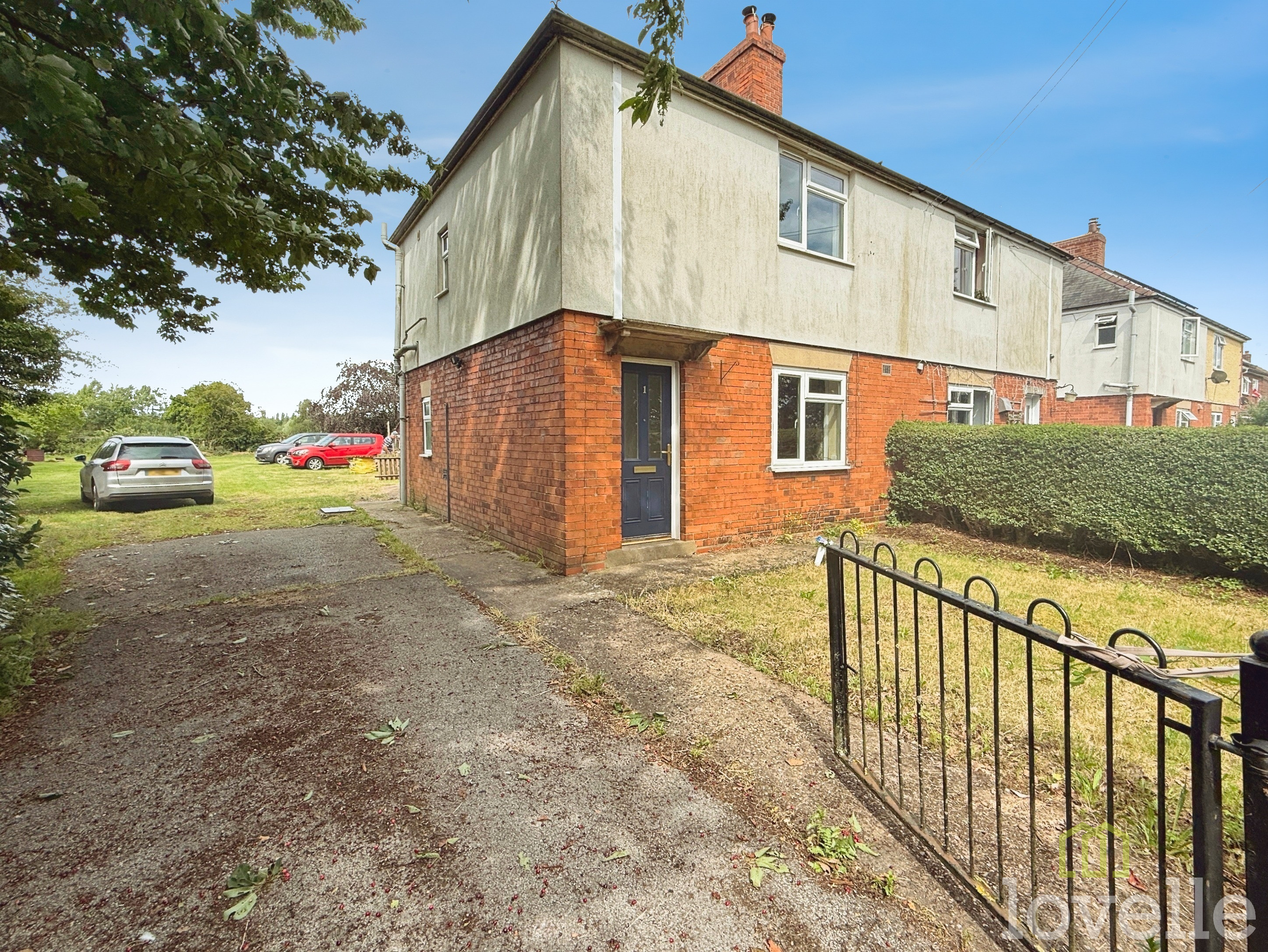 2 bedroom Semi-detached house For Sale