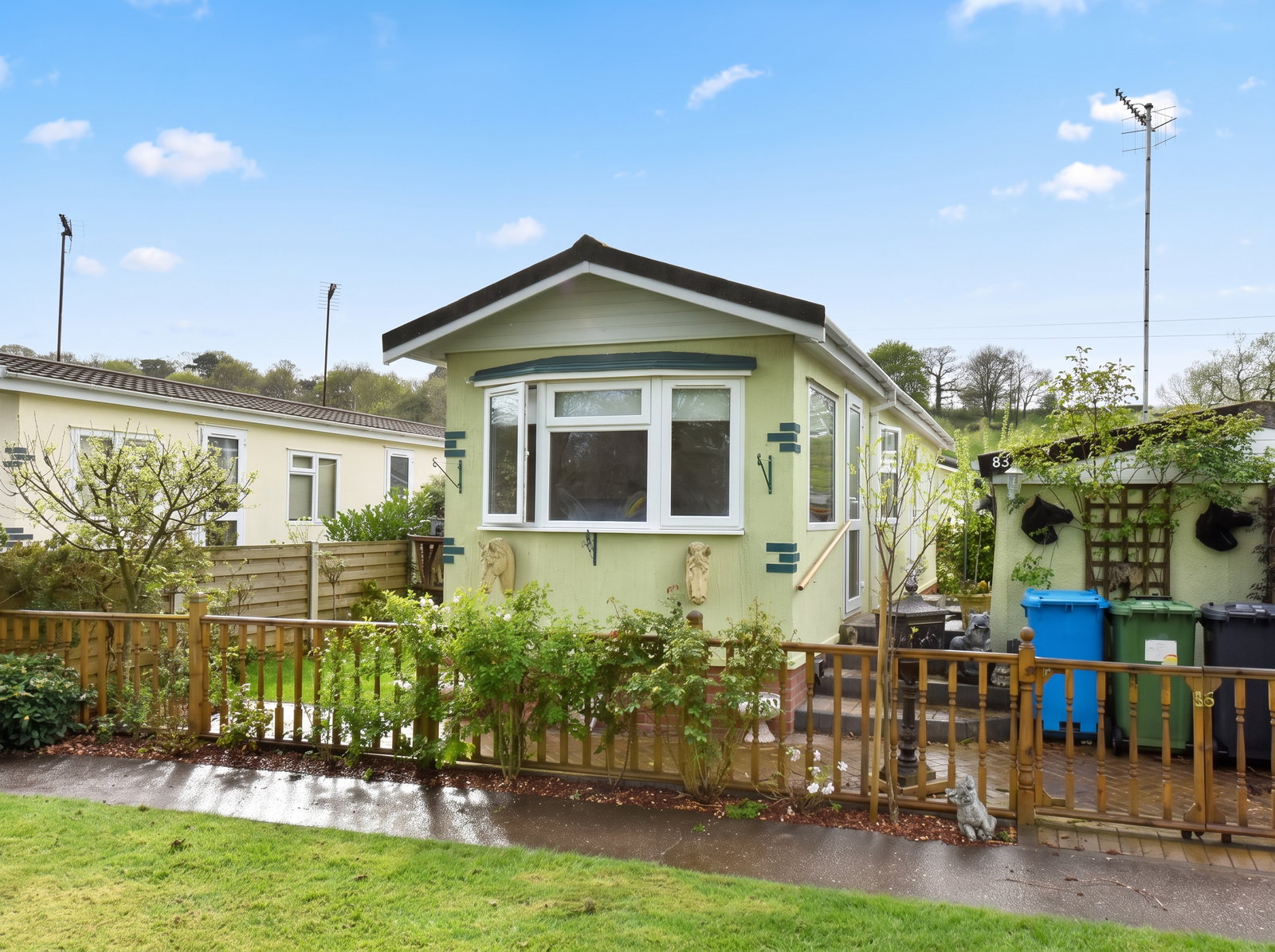 1 bedroom Link detached house For Sale