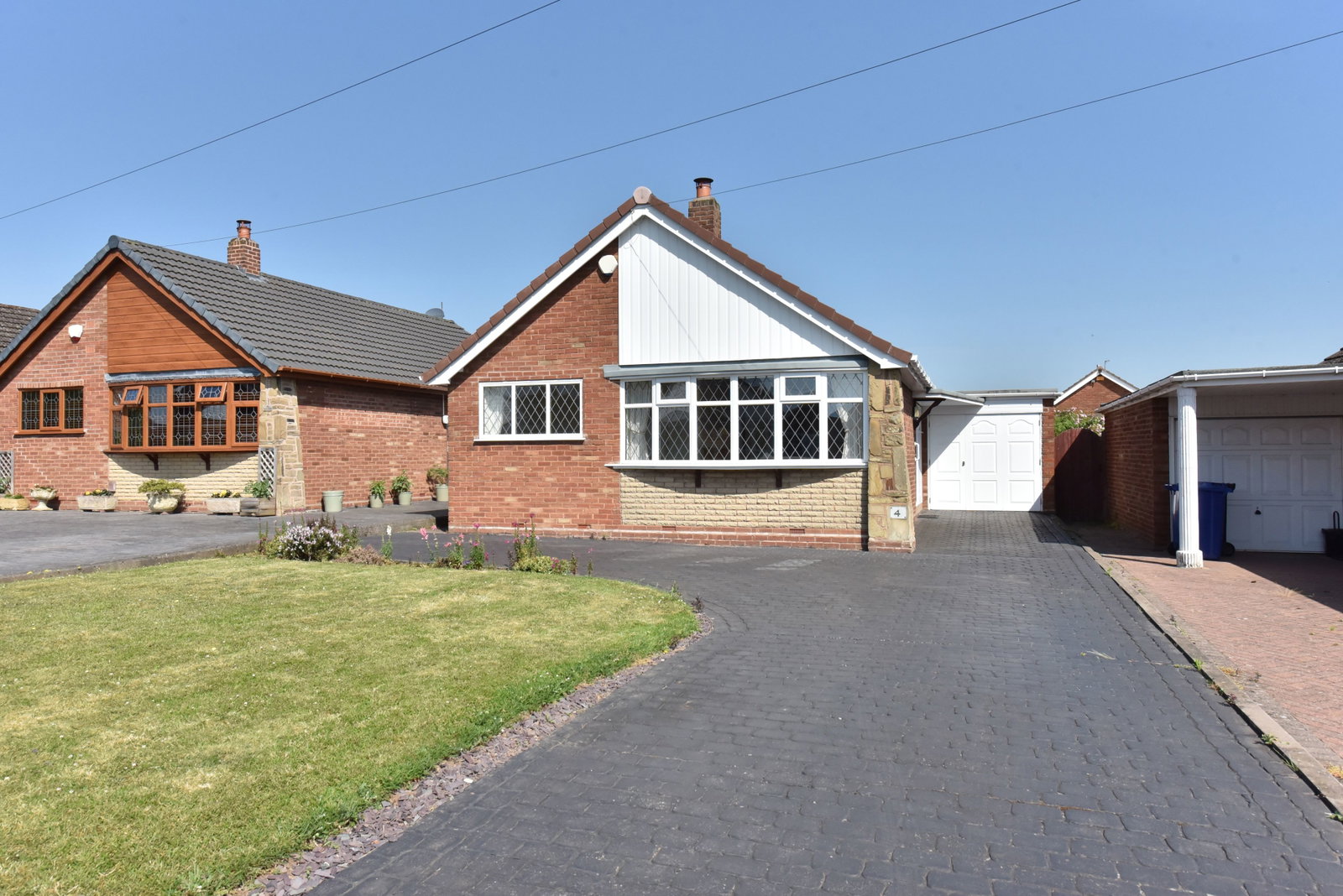 2 bedroom Detached bungalow For Sale