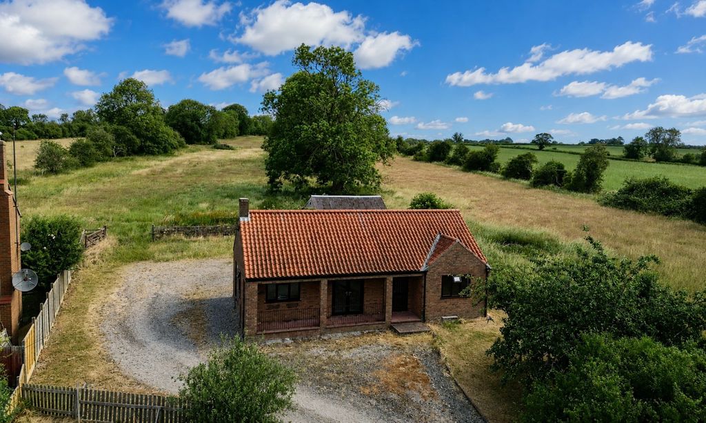 2 bedroom Detached bungalow To Let