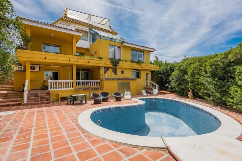 9 bedroom Villa For Sale