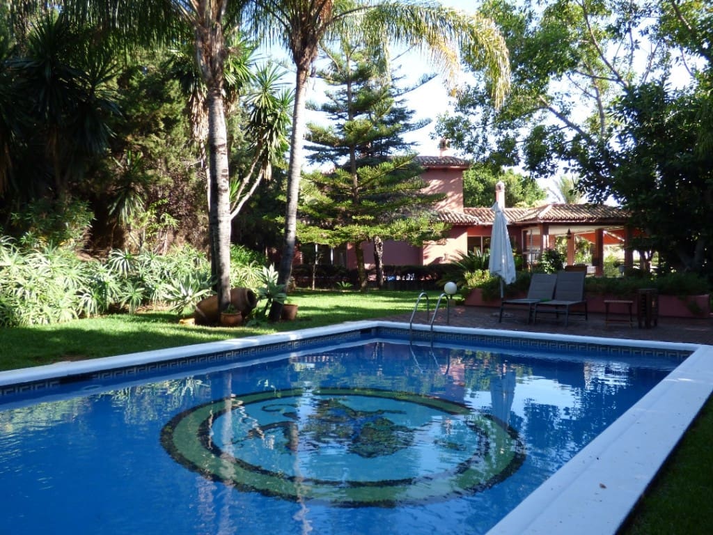 9 bedroom Villa For Sale