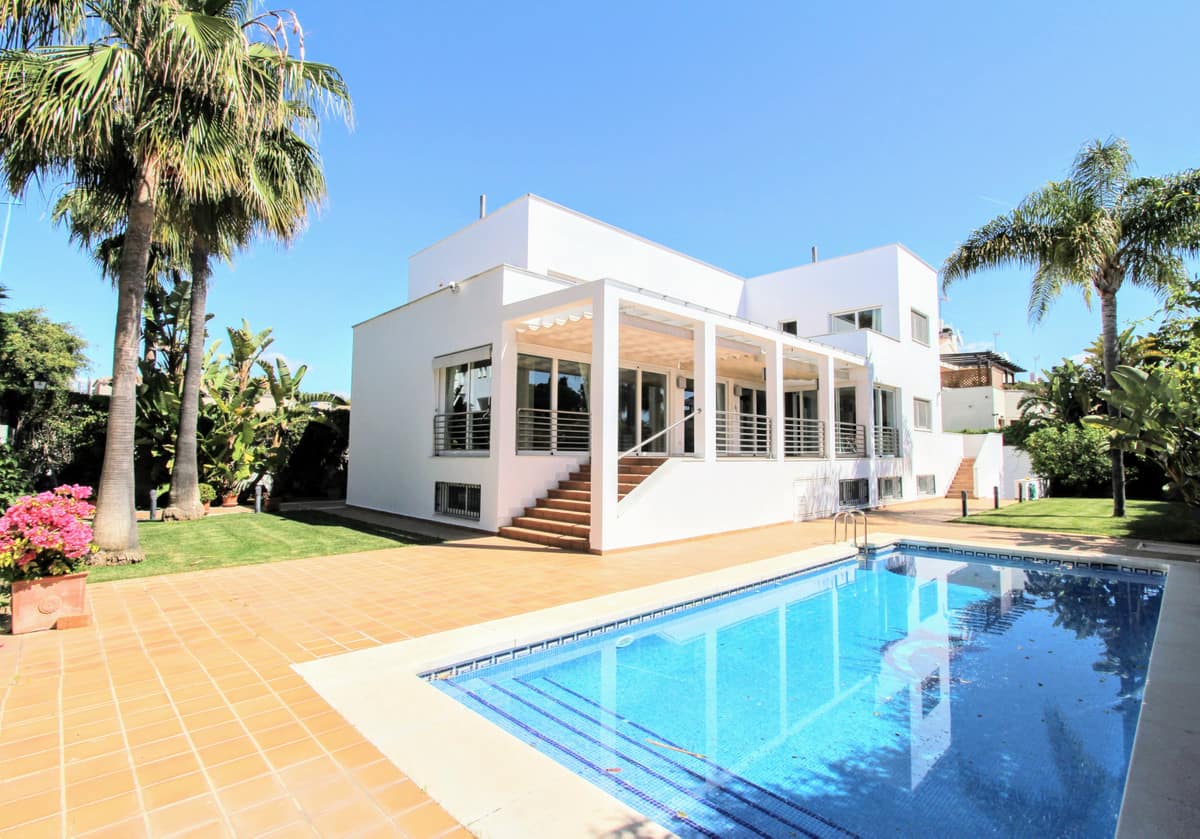 6 bedroom Villa For Sale