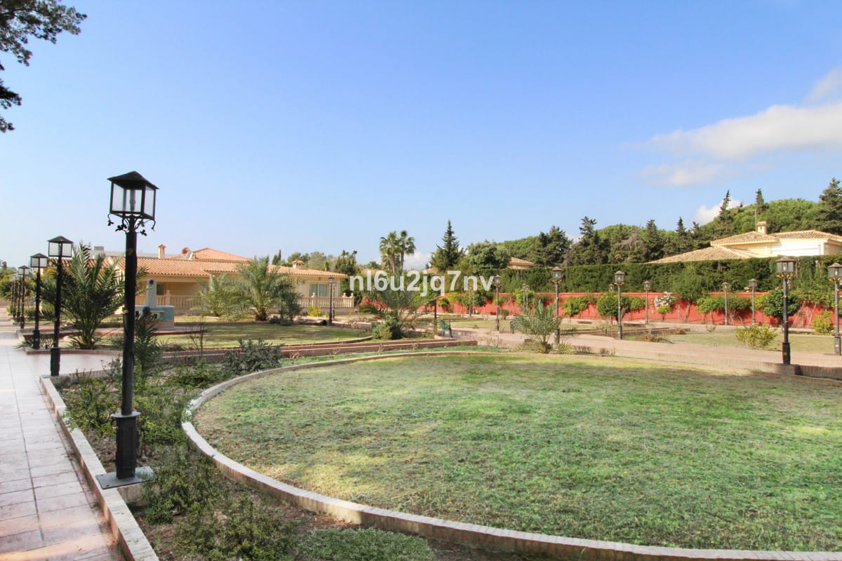 8 bedroom Villa For Sale