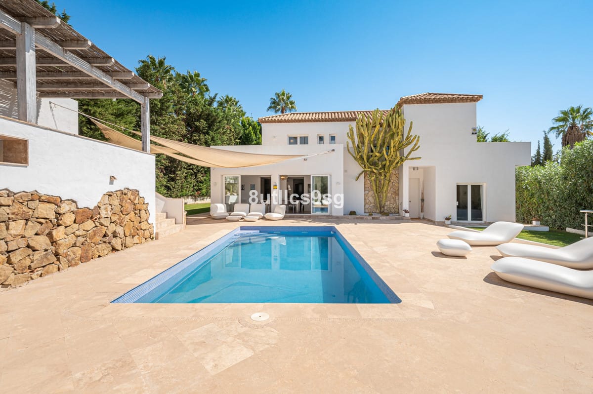 5 bedroom Villa For Sale