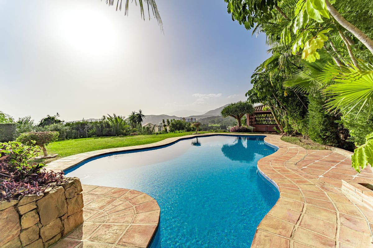 5 bedroom Villa For Sale