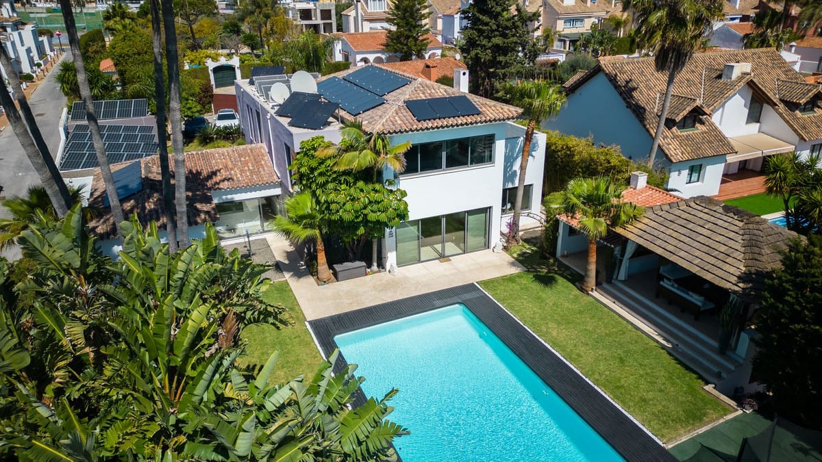 5 bedroom Villa For Sale