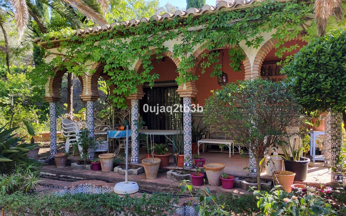 6 bedroom Villa For Sale