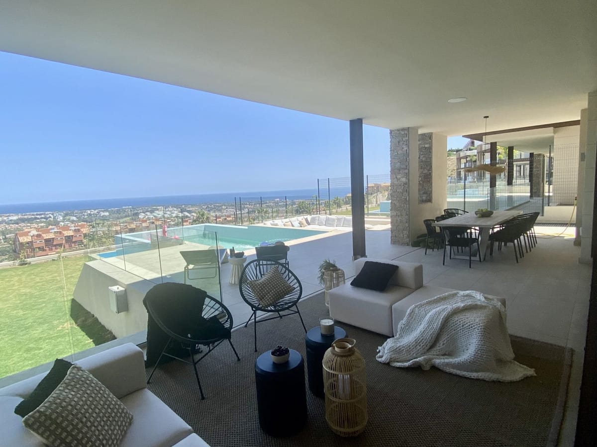 5 bedroom Villa For Sale
