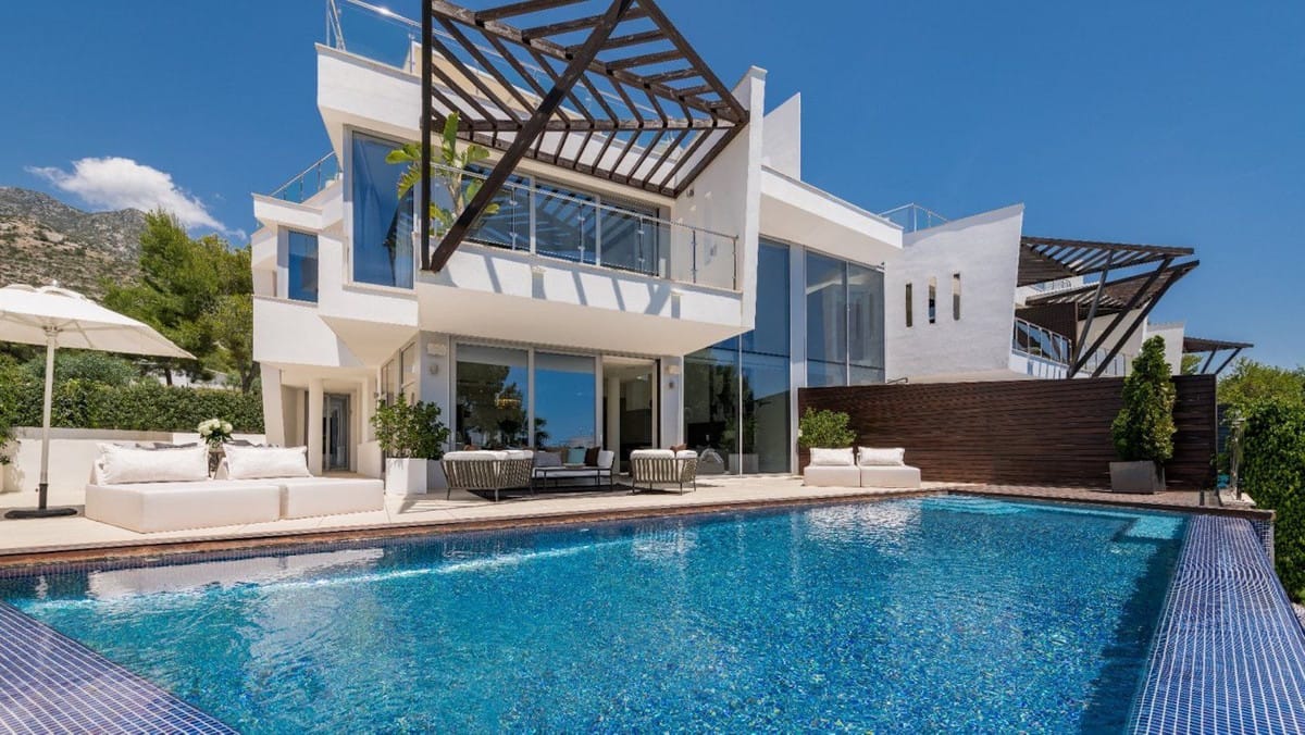 5 bedroom Villa For Sale