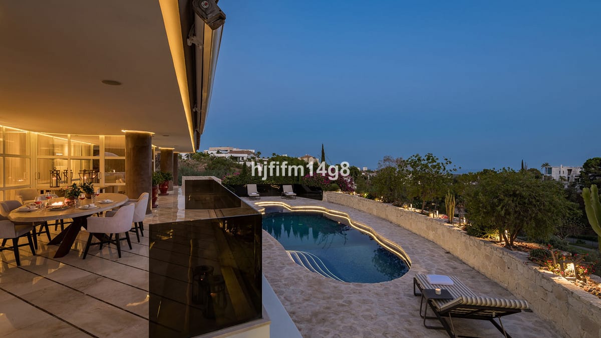 5 bedroom Villa For Sale