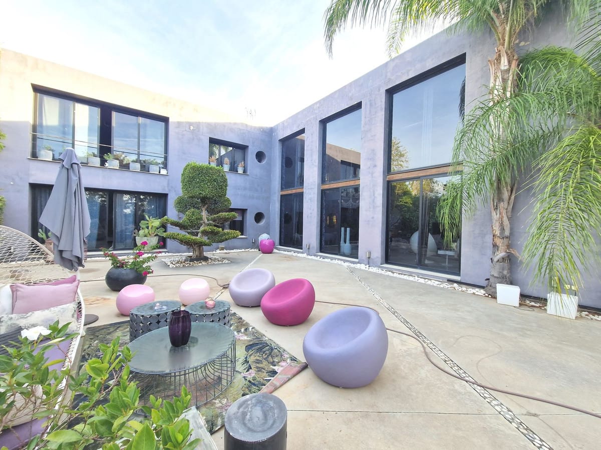 5 bedroom Villa For Sale