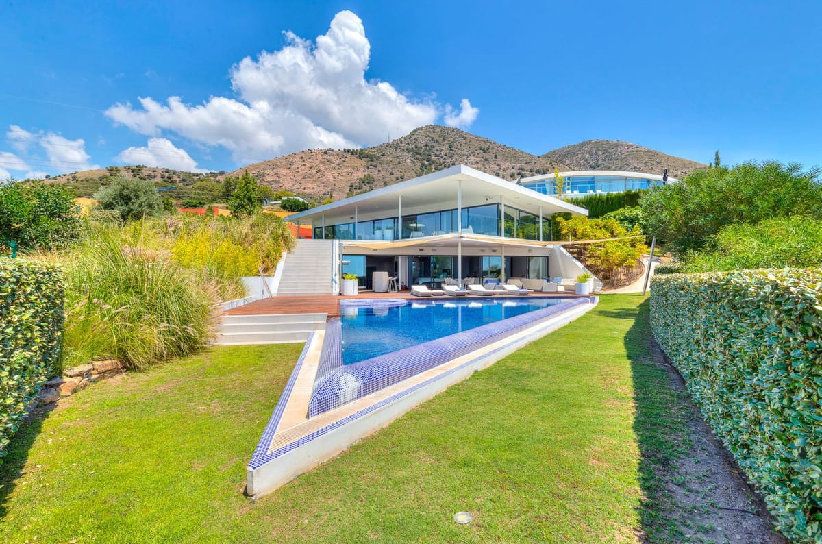 5 bedroom Villa For Sale
