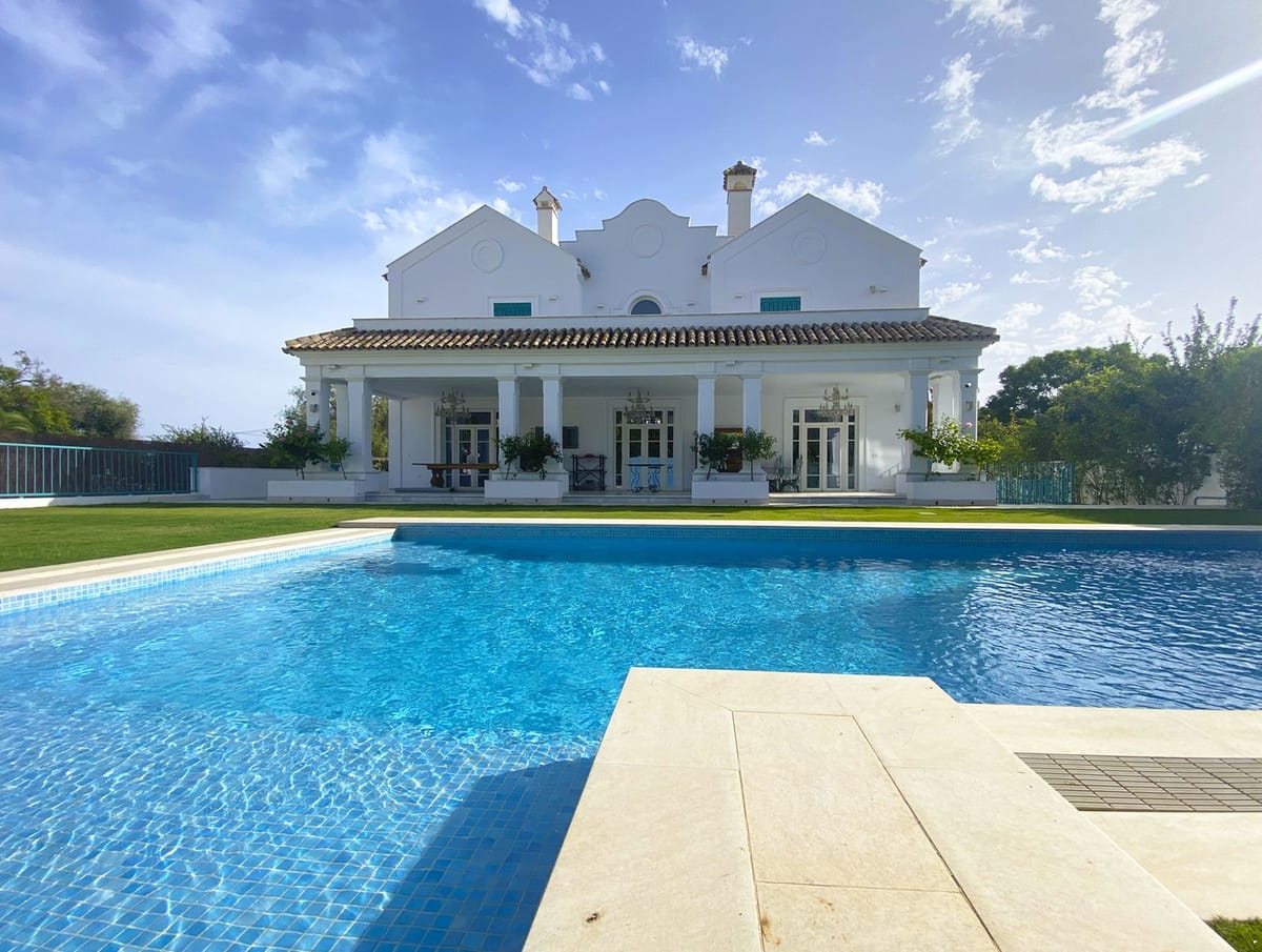 13 bedroom Villa For Sale