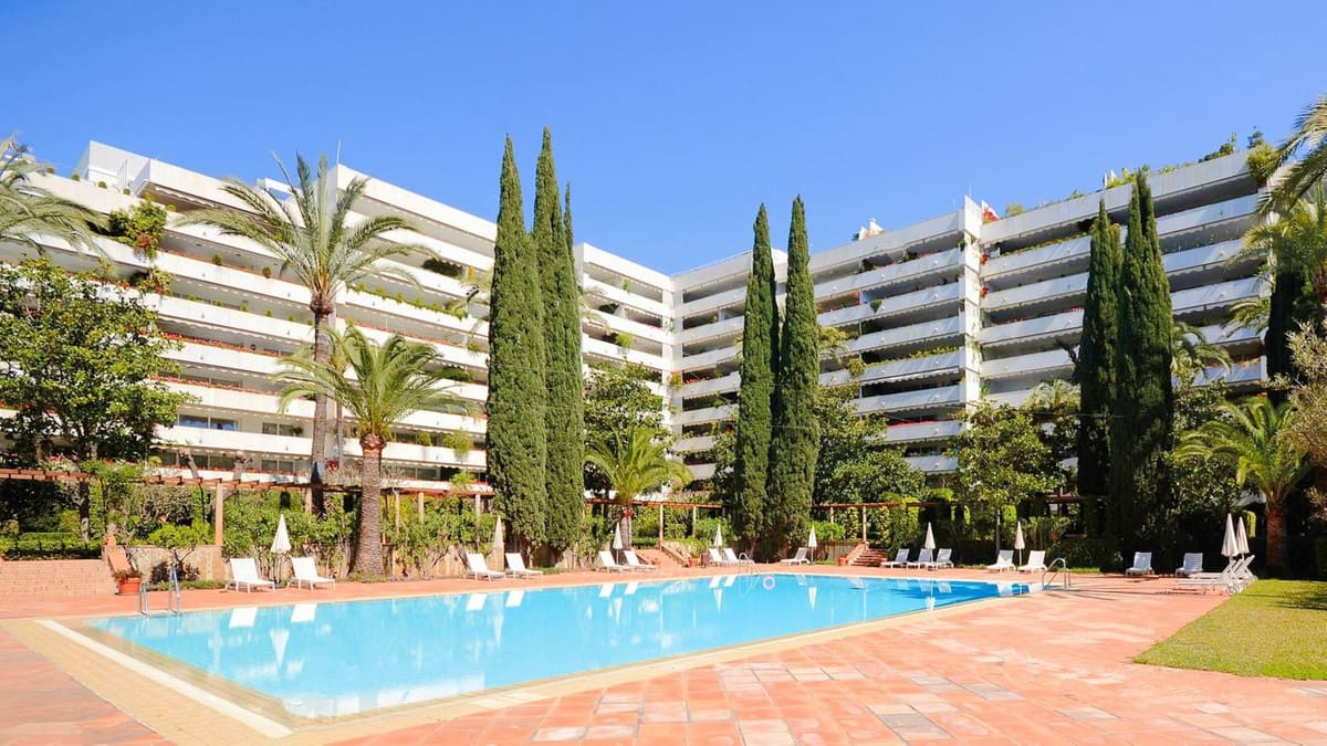 3 bedroom Apartment For Sale