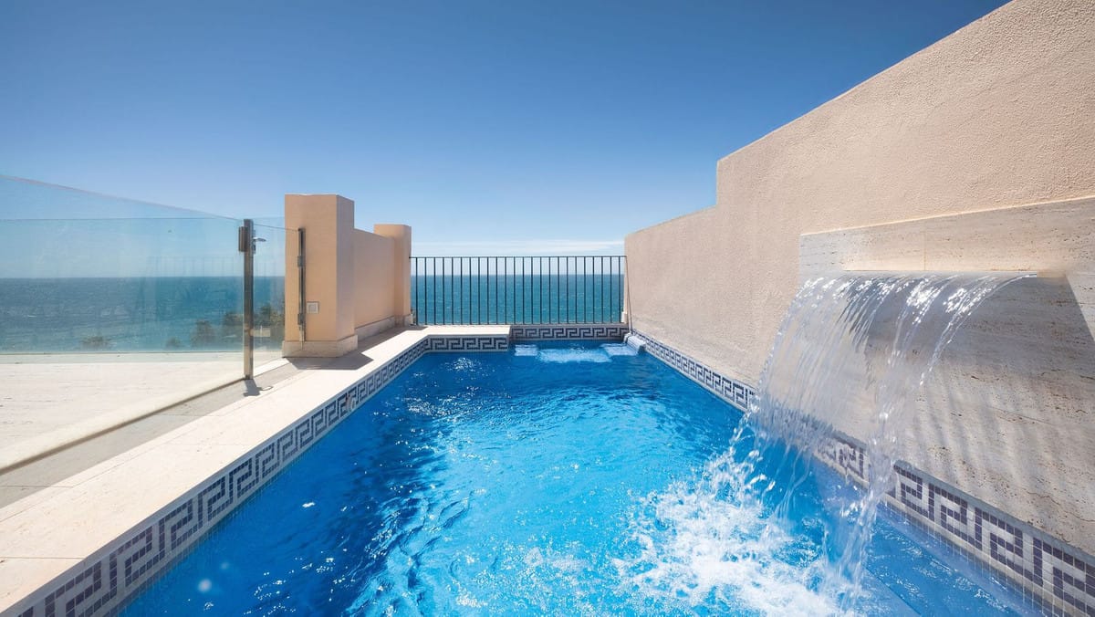 6 bedroom Apartment For Sale