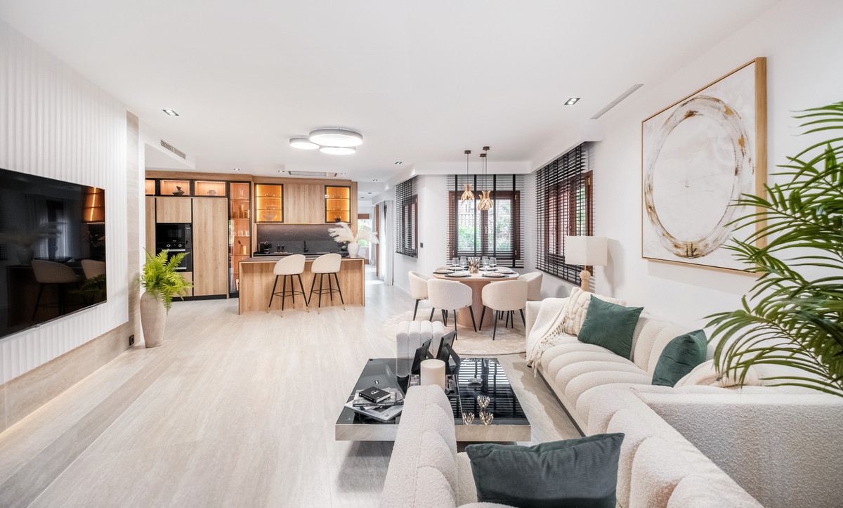 3 bedroom Apartment For Sale