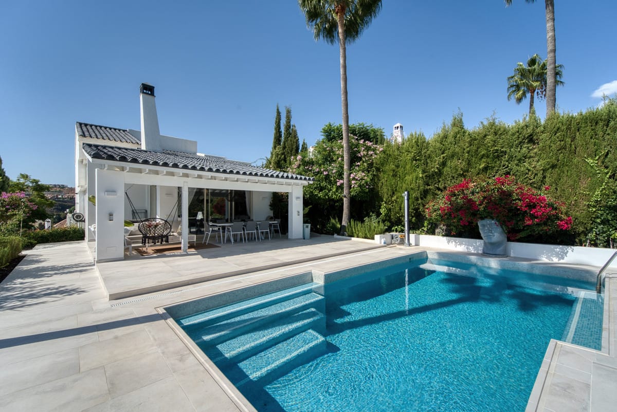 5 bedroom Villa For Sale