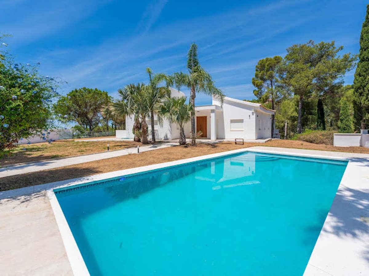 5 bedroom Villa For Sale