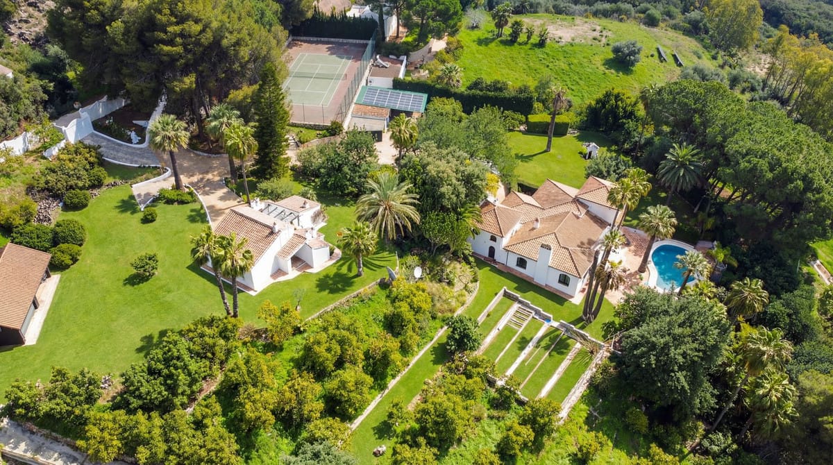 5 bedroom Villa For Sale