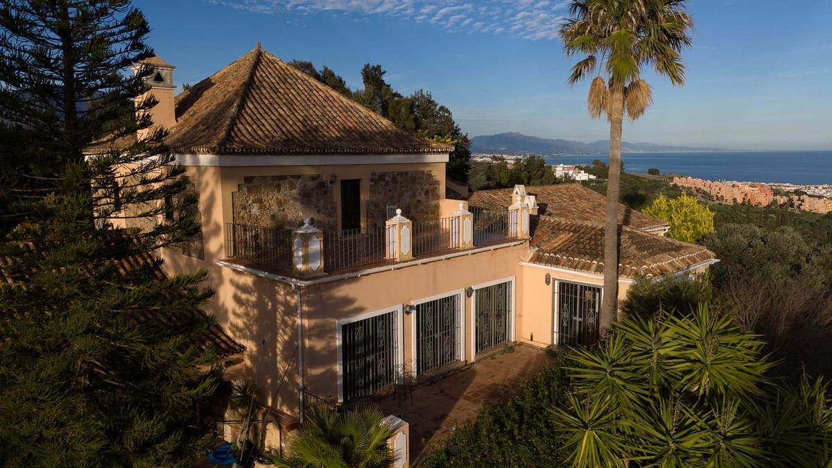 6 bedroom Villa For Sale