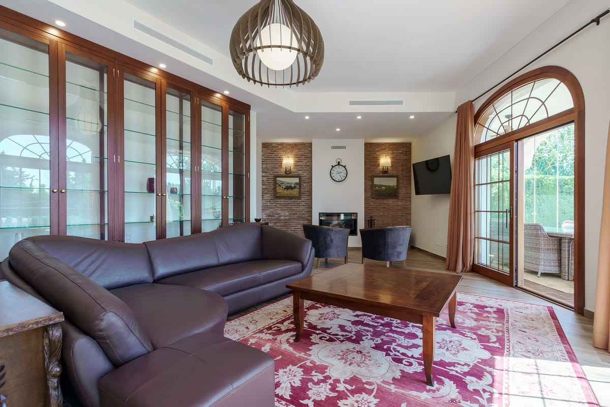 5 bedroom Villa For Sale