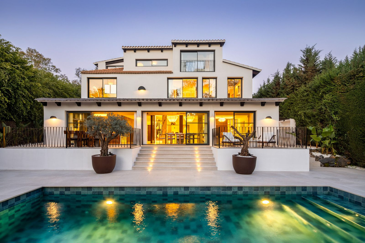 5 bedroom Villa For Sale