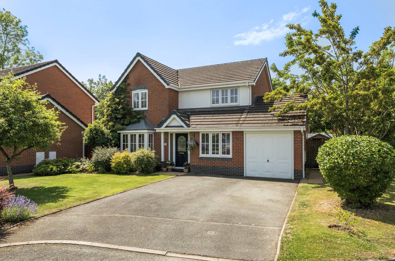 4 bedroom Detached house Under Offer