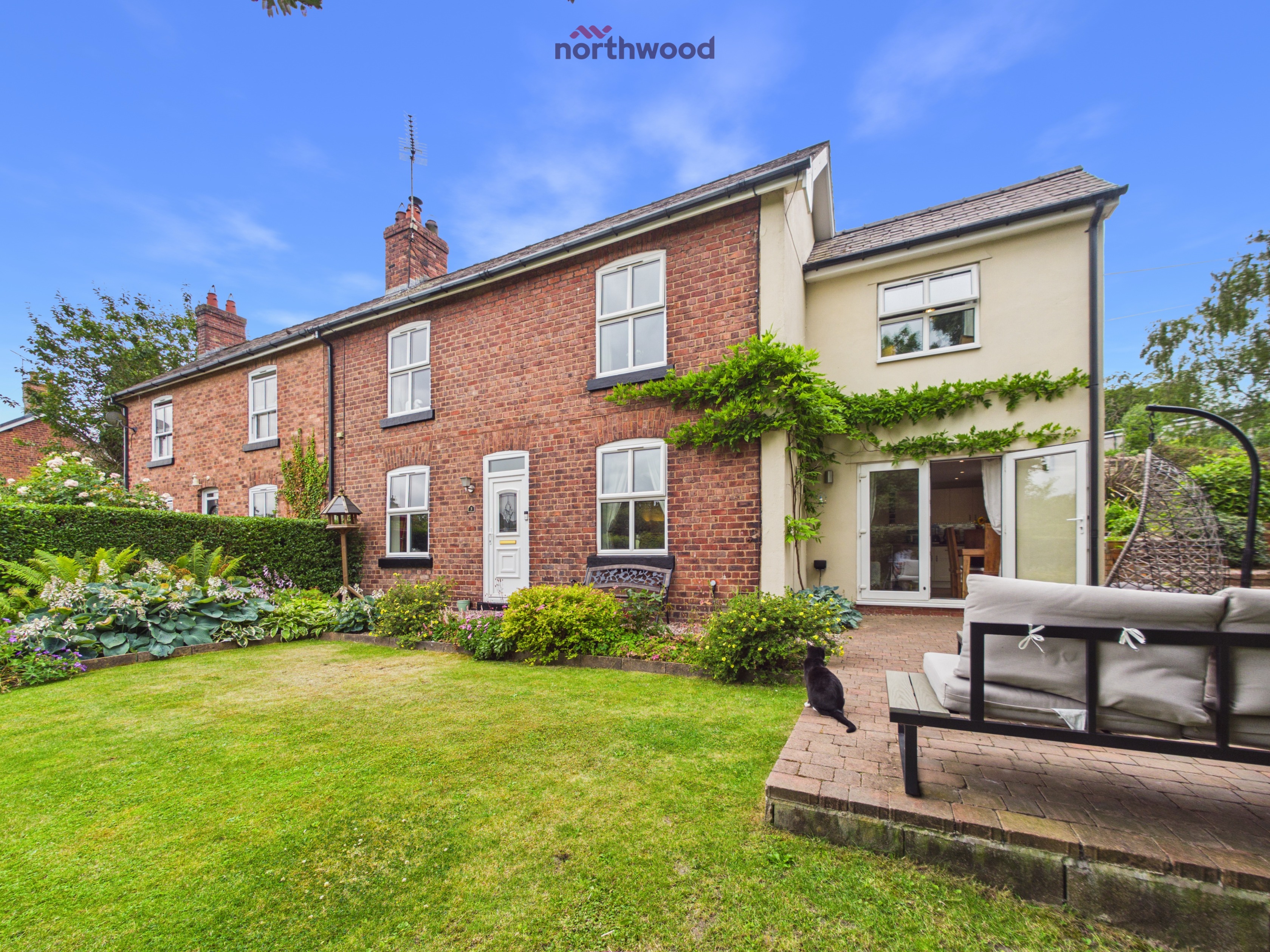 4 bedroom Semi-detached house Under Offer