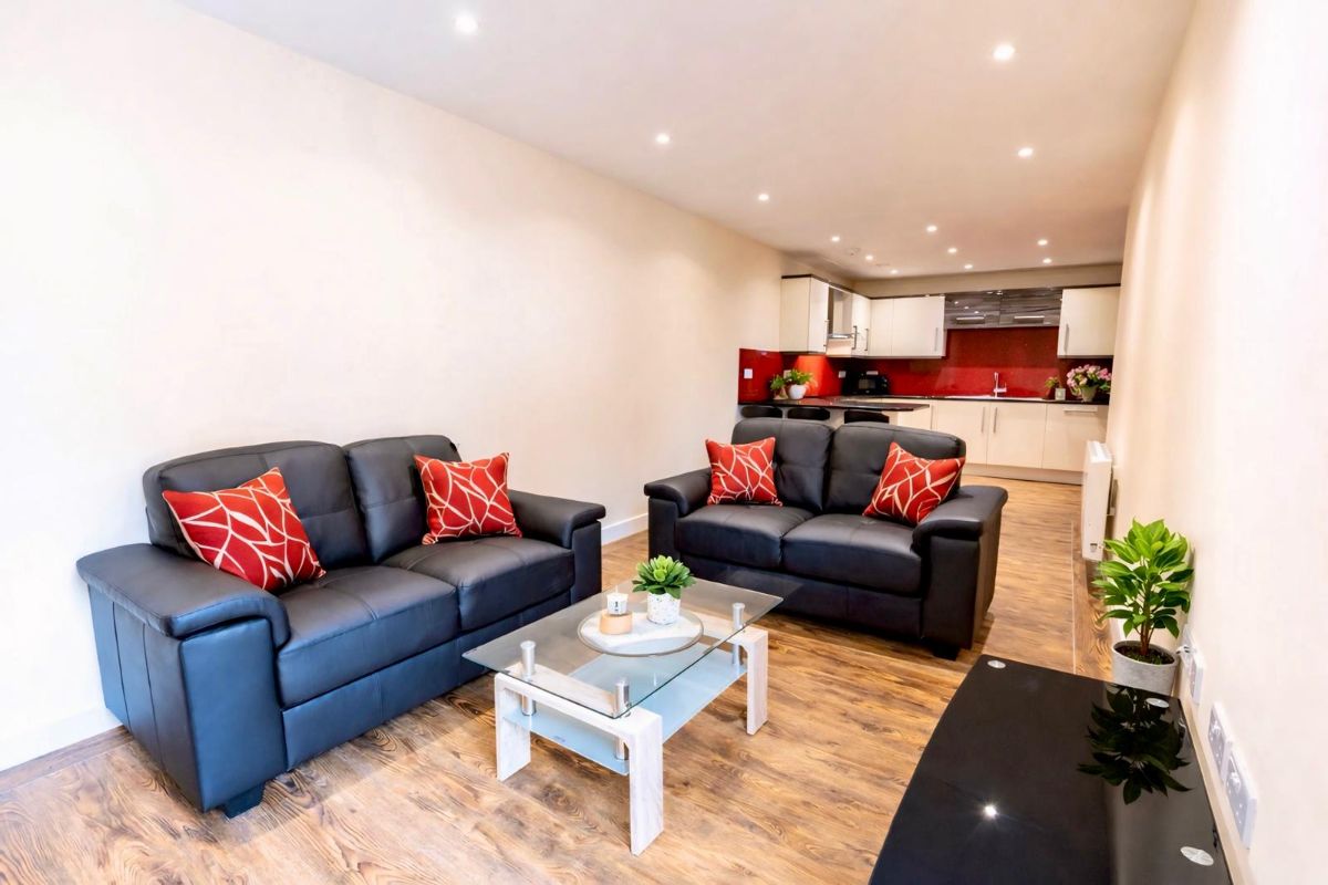 3 bedroom Apartment To Let