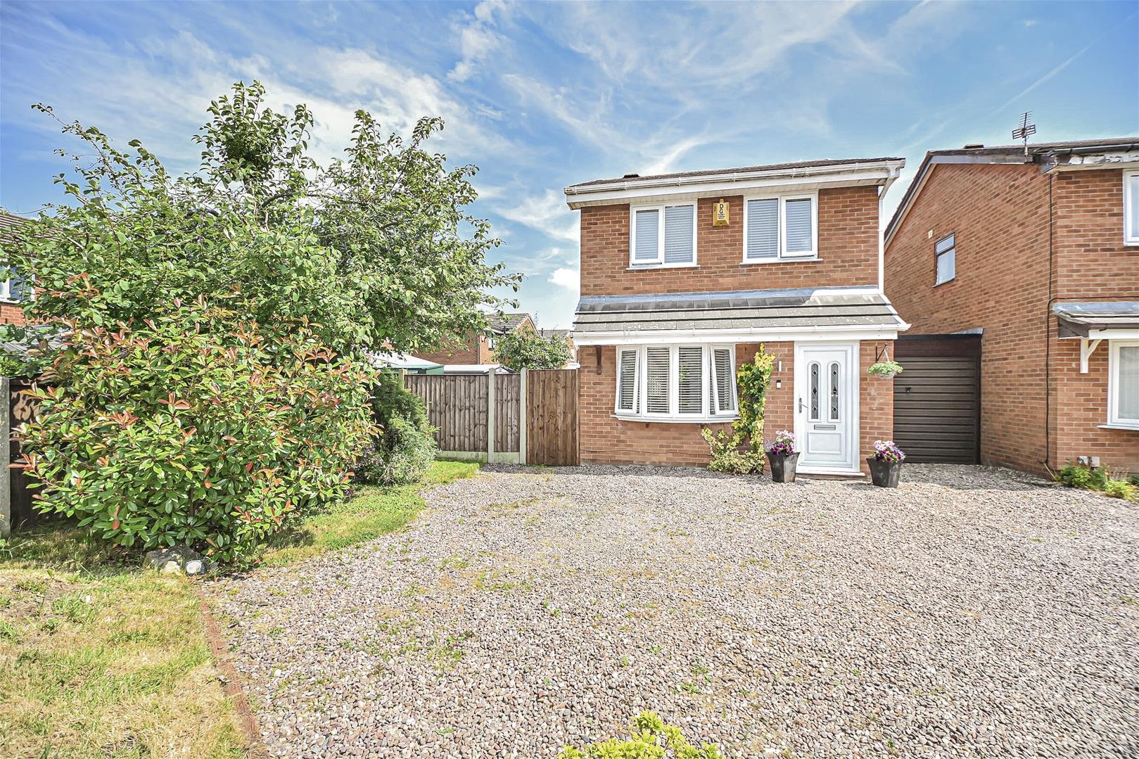 2 bedroom Detached house For Sale